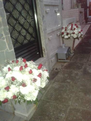 ARRANJO PARA TUMULO COM CRISANTEMO E ROSAS 03 