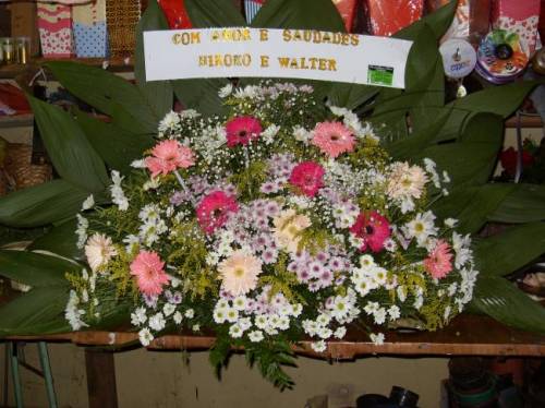 ARRANJO PARA TUMULO COM FLORES DO CAMPO E GERBÉRA 04 